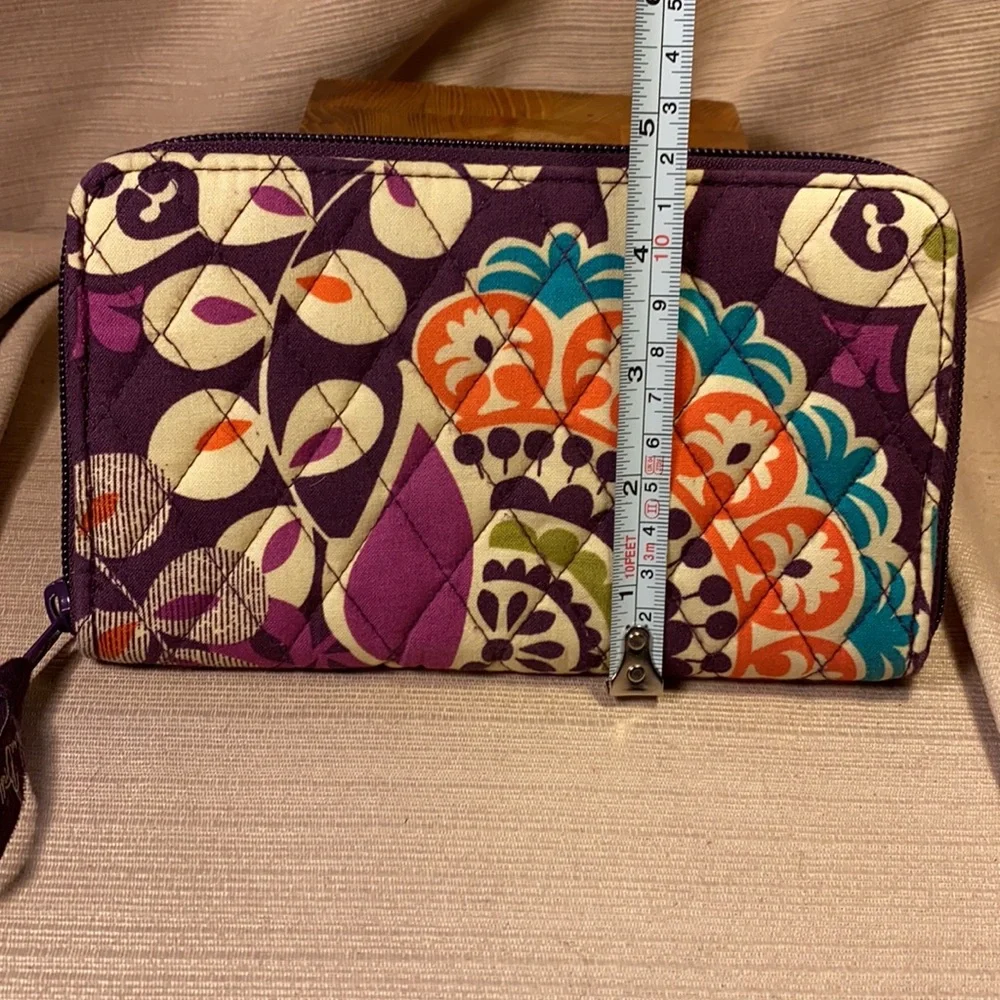 Vera Bradley graphic/flower pattern wallet - Picture 3 of 16